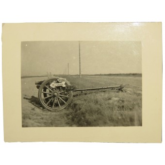Photo of the german army units location signs placed on the Russian 3 inches gun.. Espenlaub militaria